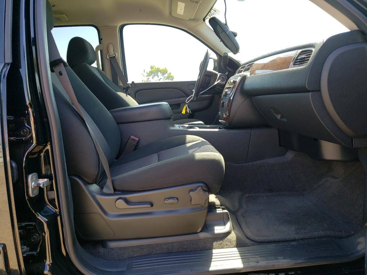 Photo 5 from auction – 2010 CHEVROLET TAHOE C150 with VIN 1GNMCAE32AR232704