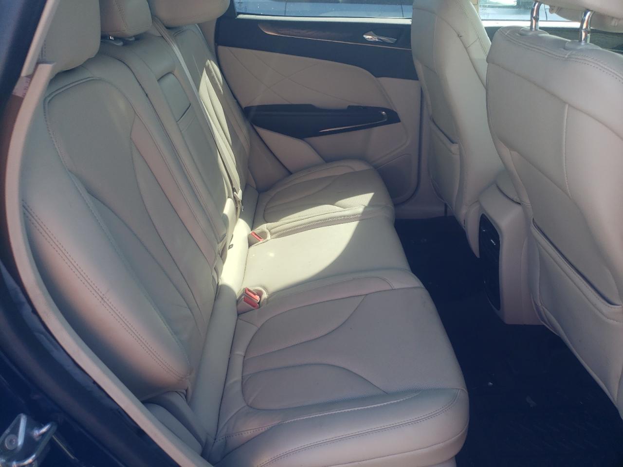 Photo 6 from auction – 2019 LINCOLN MKC RESERV with VIN 5LMCJ3C96KUL08042