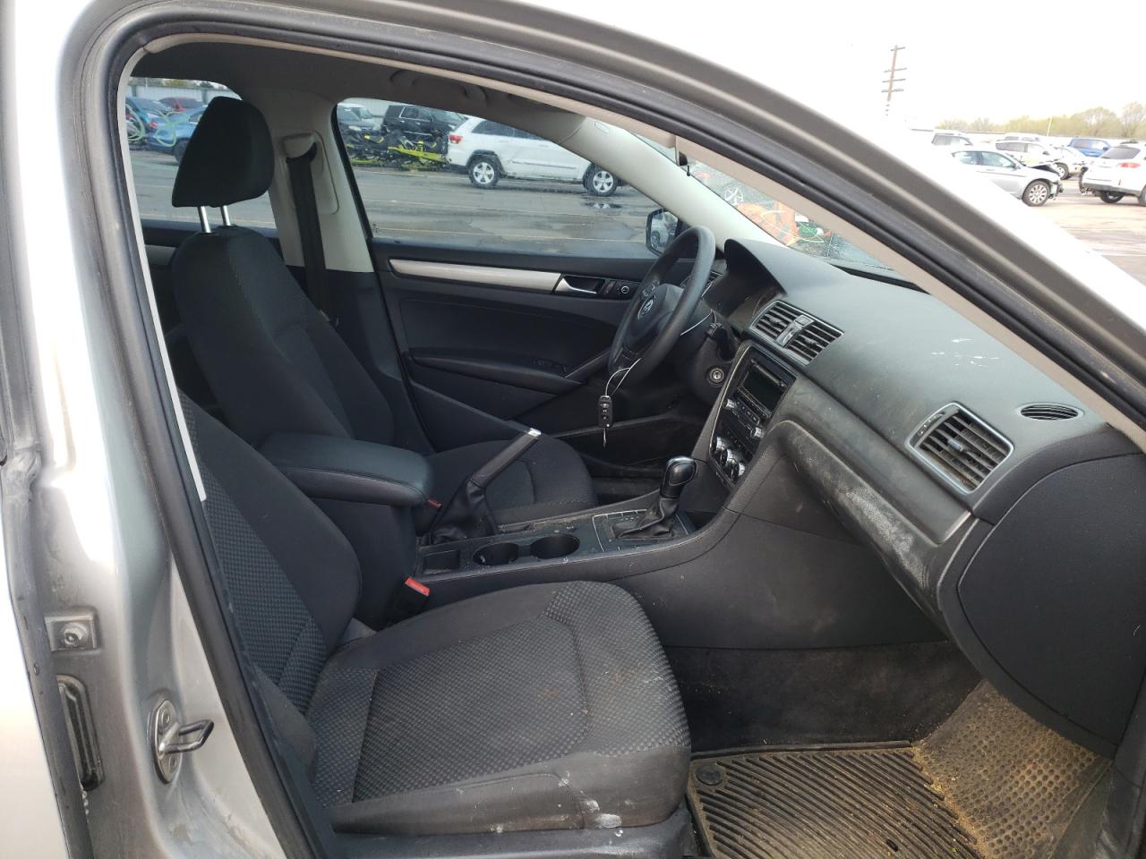 Photo 5 from auction – 2012 VOLKSWAGEN PASSAT S with VIN 1VWAP7A35CC078906