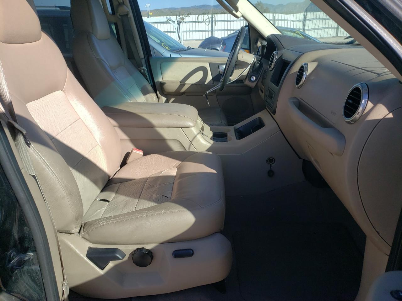 Photo 5 from auction – 2003 FORD EXPEDITION with VIN 1FMFU17L53LA94010