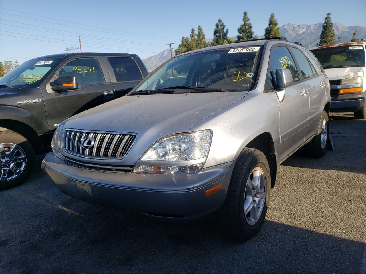 Photo 2 from auction – 2003 LEXUS RX 300 with VIN JTJHF10U030299386