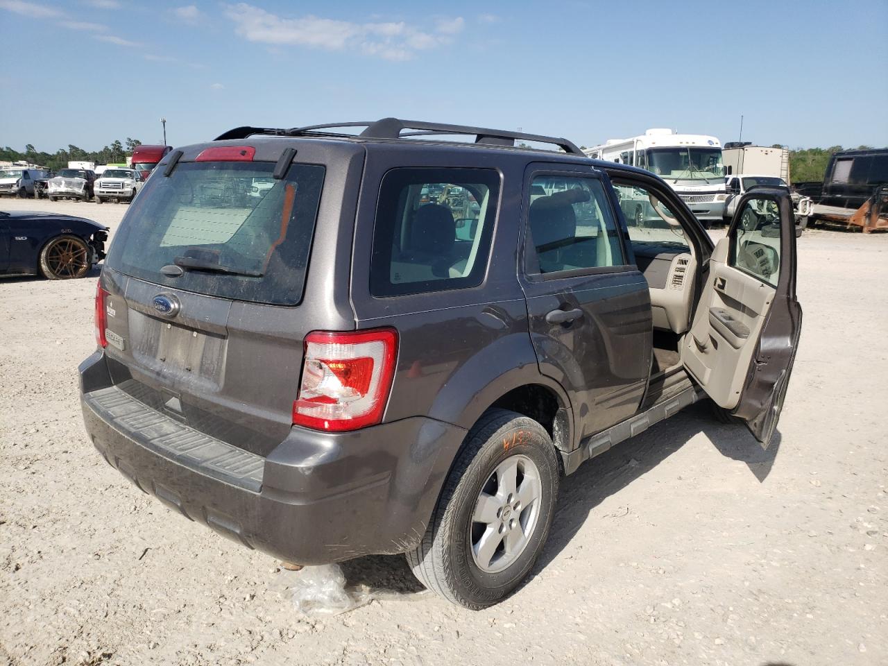 Photo 4 from auction – 2012 FORD ESCAPE XLS with VIN 1FMCU0C74CKC43373