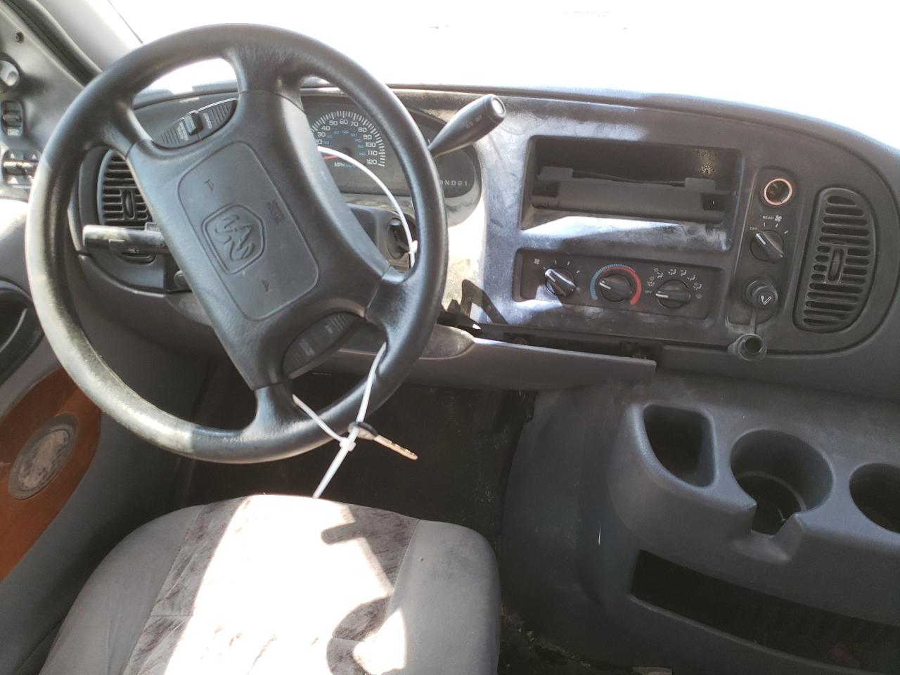 Photo 9 from auction – 2000 DODGE RAM VAN B1 with VIN 2B6HB11ZXYK163415
