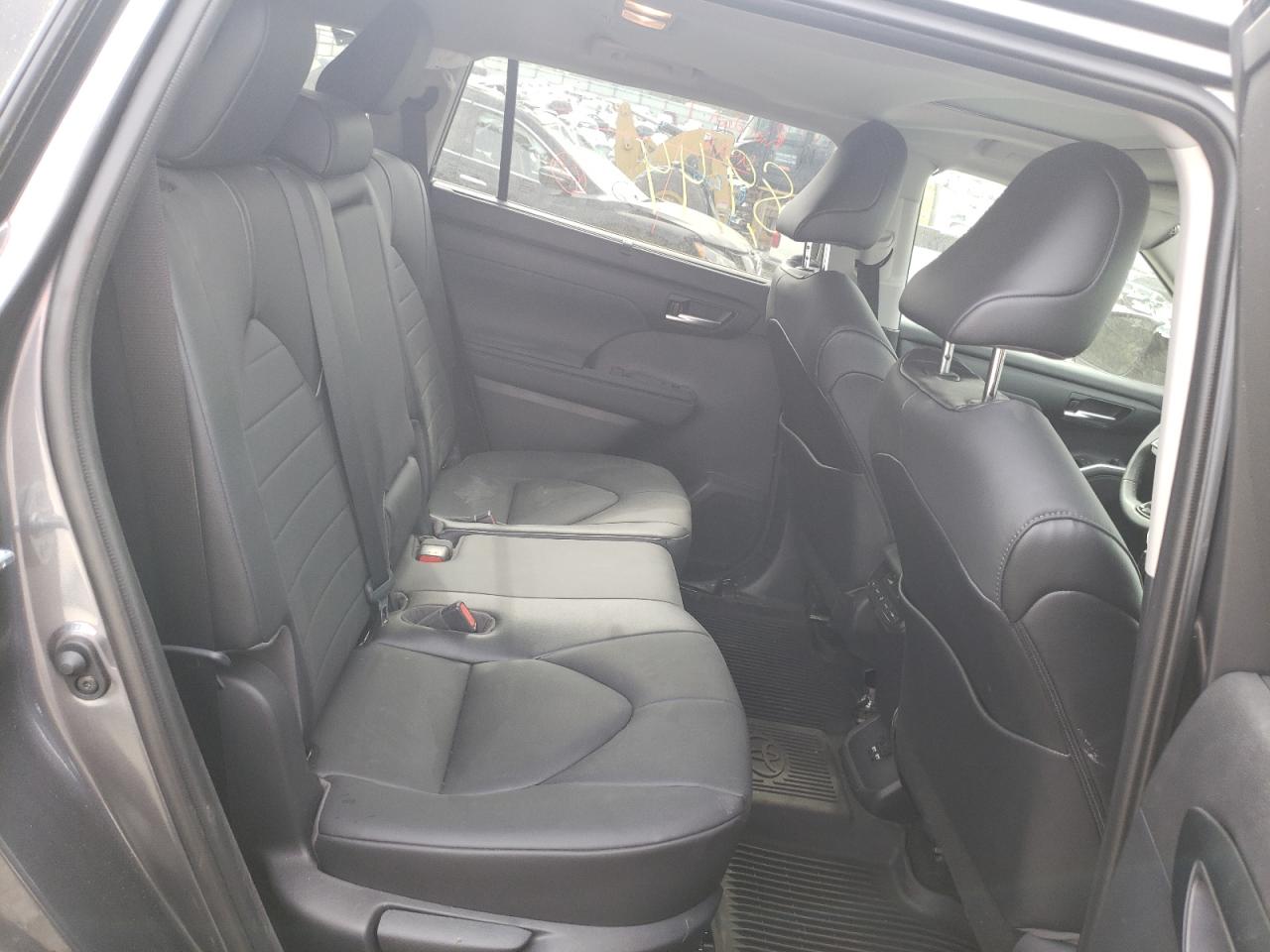 Photo 6 from auction – 2020 TOYOTA HIGHLANDER with VIN 5TDGBRCH5LS512871