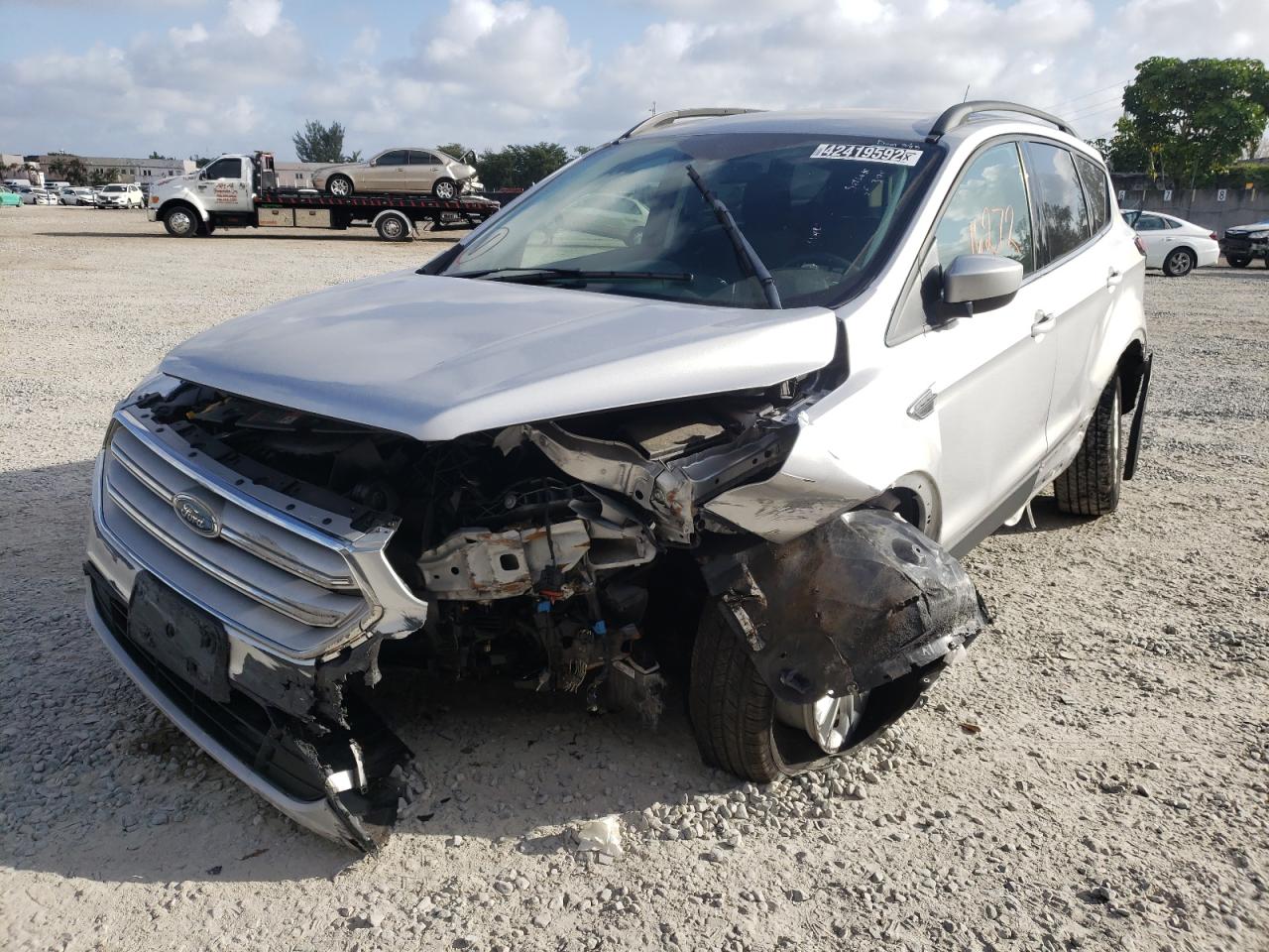 Photo 2 from auction – 2018 FORD ESCAPE SE with VIN 1FMCU9GD8JUD33163