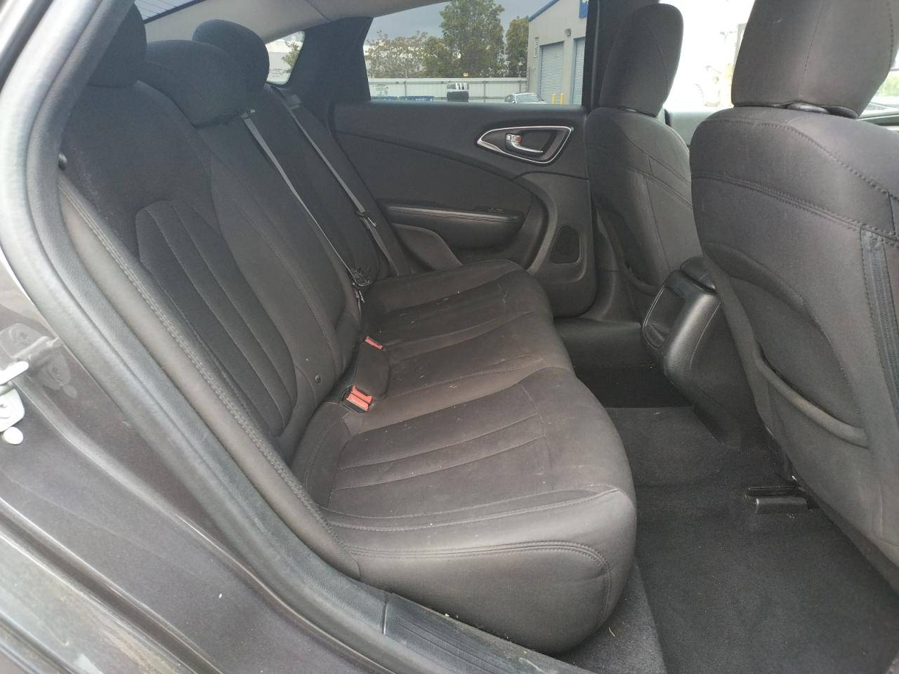 Photo 6 from auction – 2015 CHRYSLER 200 LIMITE with VIN 1C3CCCAB0FN617114