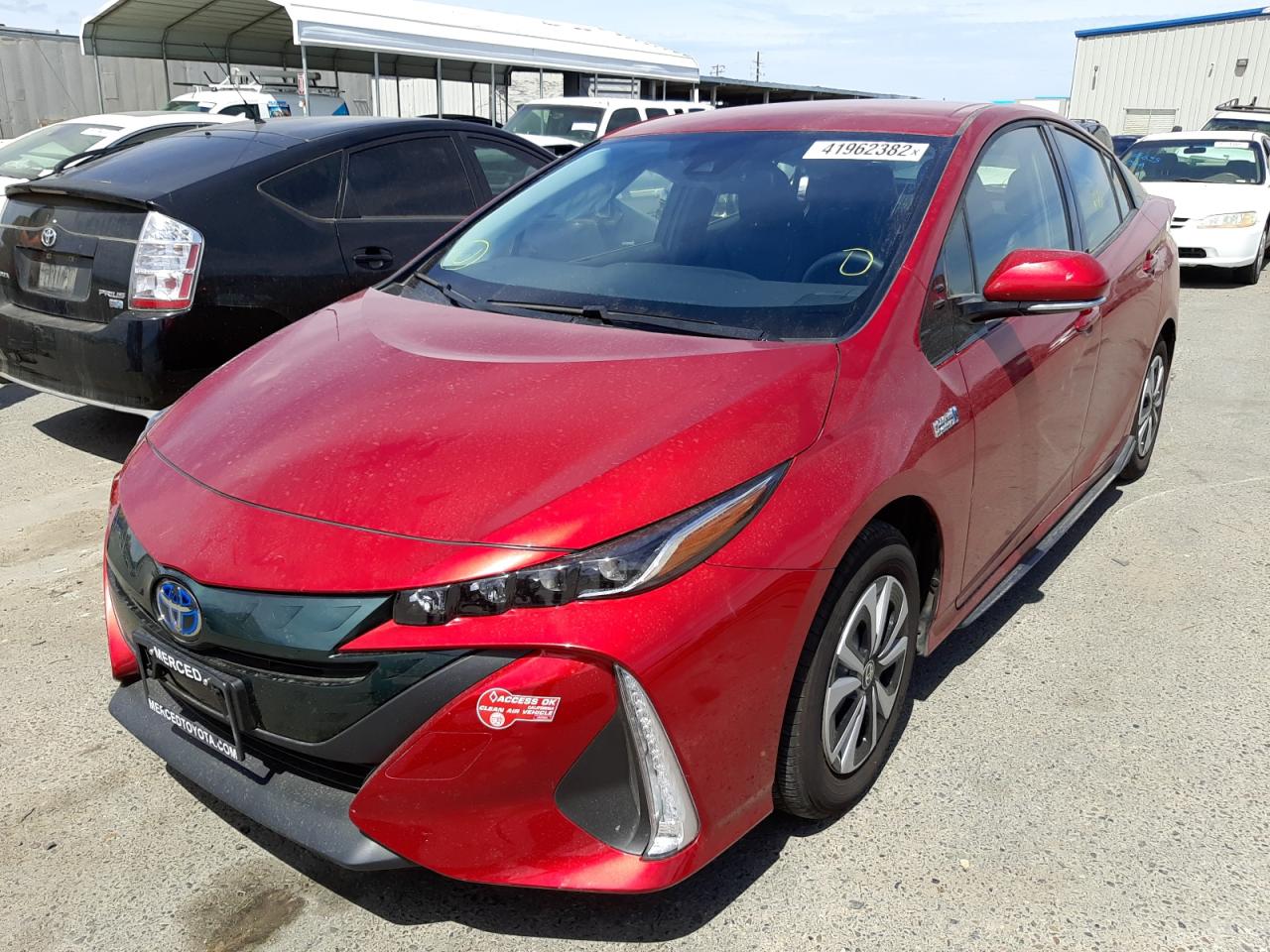 Photo 2 from auction – 2017 TOYOTA PRIUS PRIM with VIN JTDKARFP8H3050590