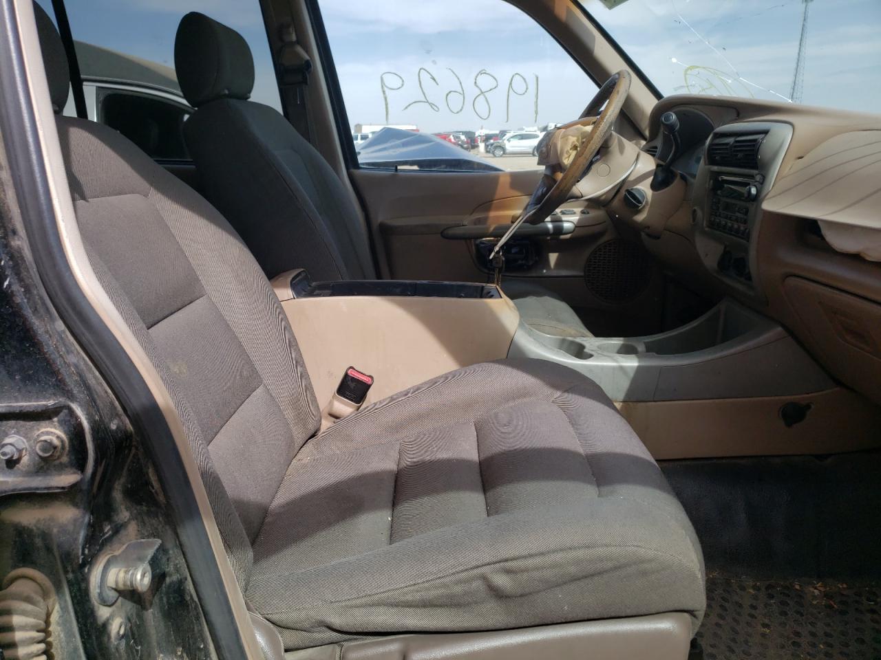 Photo 5 from auction – 2001 FORD EXPLORER with VIN 1FMZU67E31UB39089