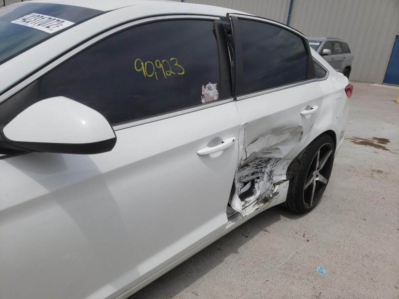 Photo 9 from auction – 2016 HYUNDAI SONATA SE with VIN 5NPE24AF5GH408355