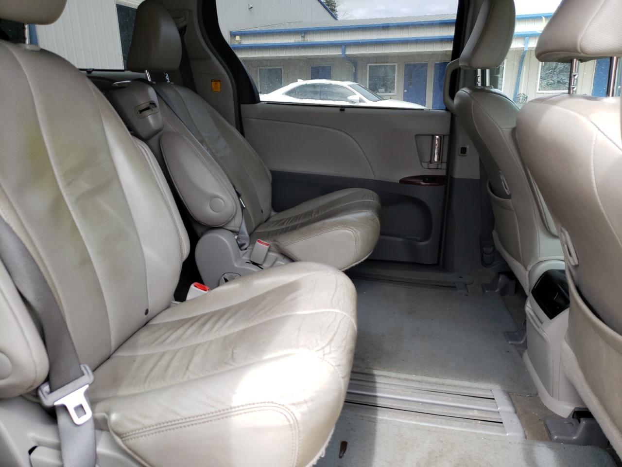 Photo 6 from auction – 2012 TOYOTA SIENNA with VIN 5TDYK3DC3CS266326