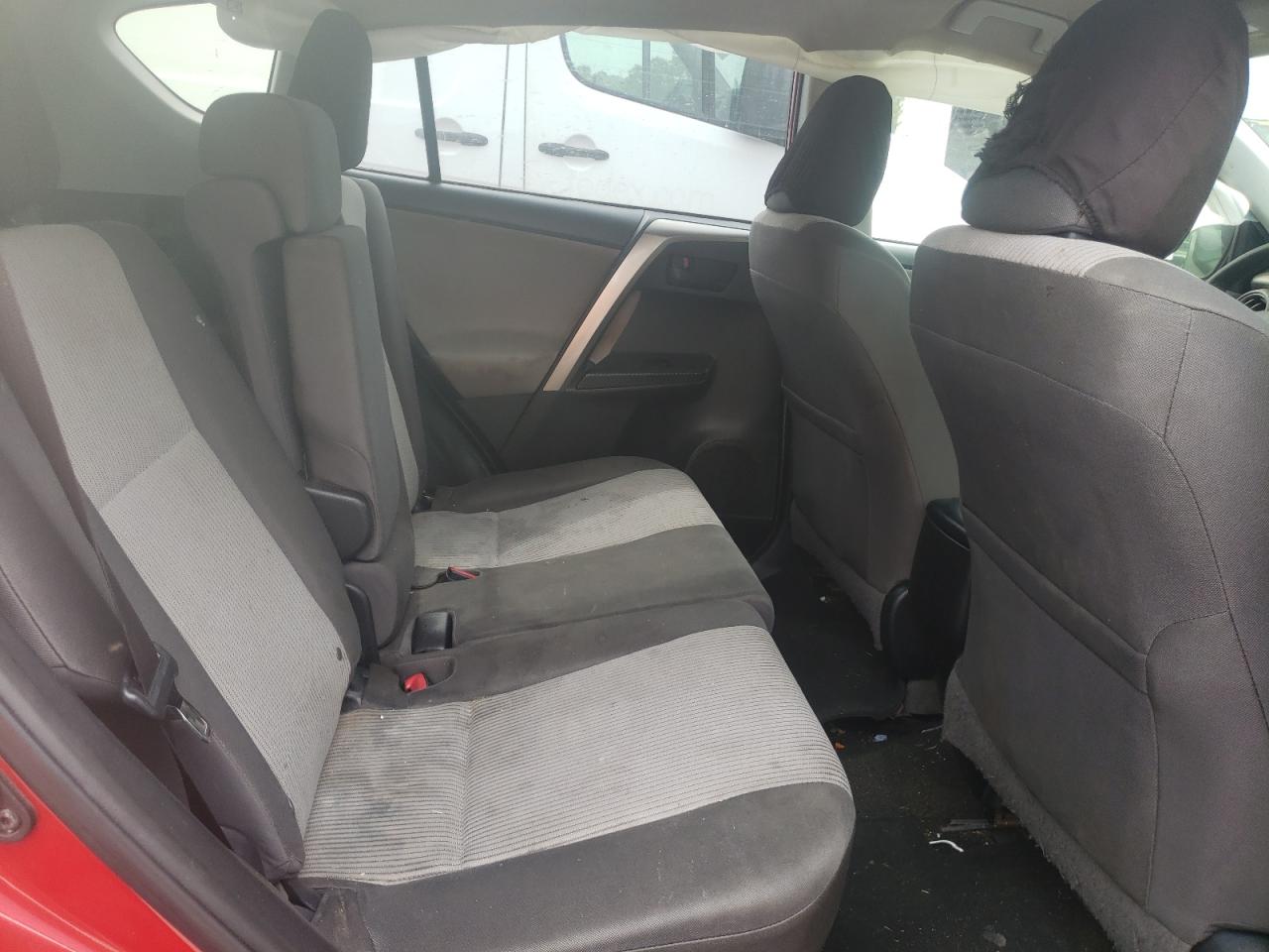 Photo 6 from auction – 2014 TOYOTA RAV4 LE with VIN JTMZFREV0EJ016781