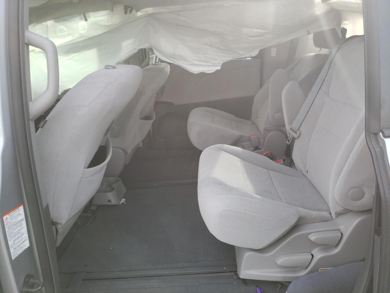 Photo 6 from auction – 2015 TOYOTA SIENNA LE with VIN 5TDKK3DC2FS630424