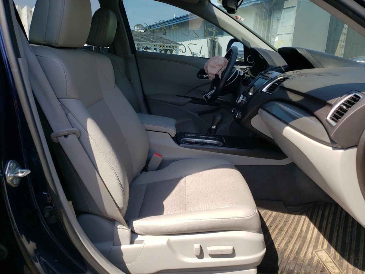 Photo 5 from auction – 2016 ACURA RDX ADVANC with VIN 5J8TB4H76GL006220