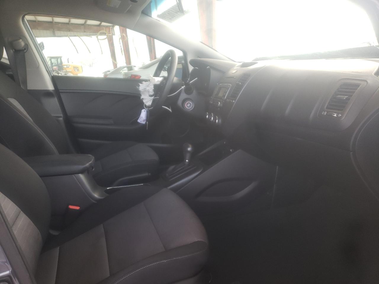 Photo 5 from auction – 2016 KIA FORTE LX with VIN KNAFK5A87G5653294