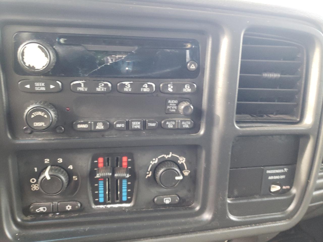 Photo 9 from auction – 2004 CHEVROLET SILVERADO with VIN 1GCEC19T64E251095