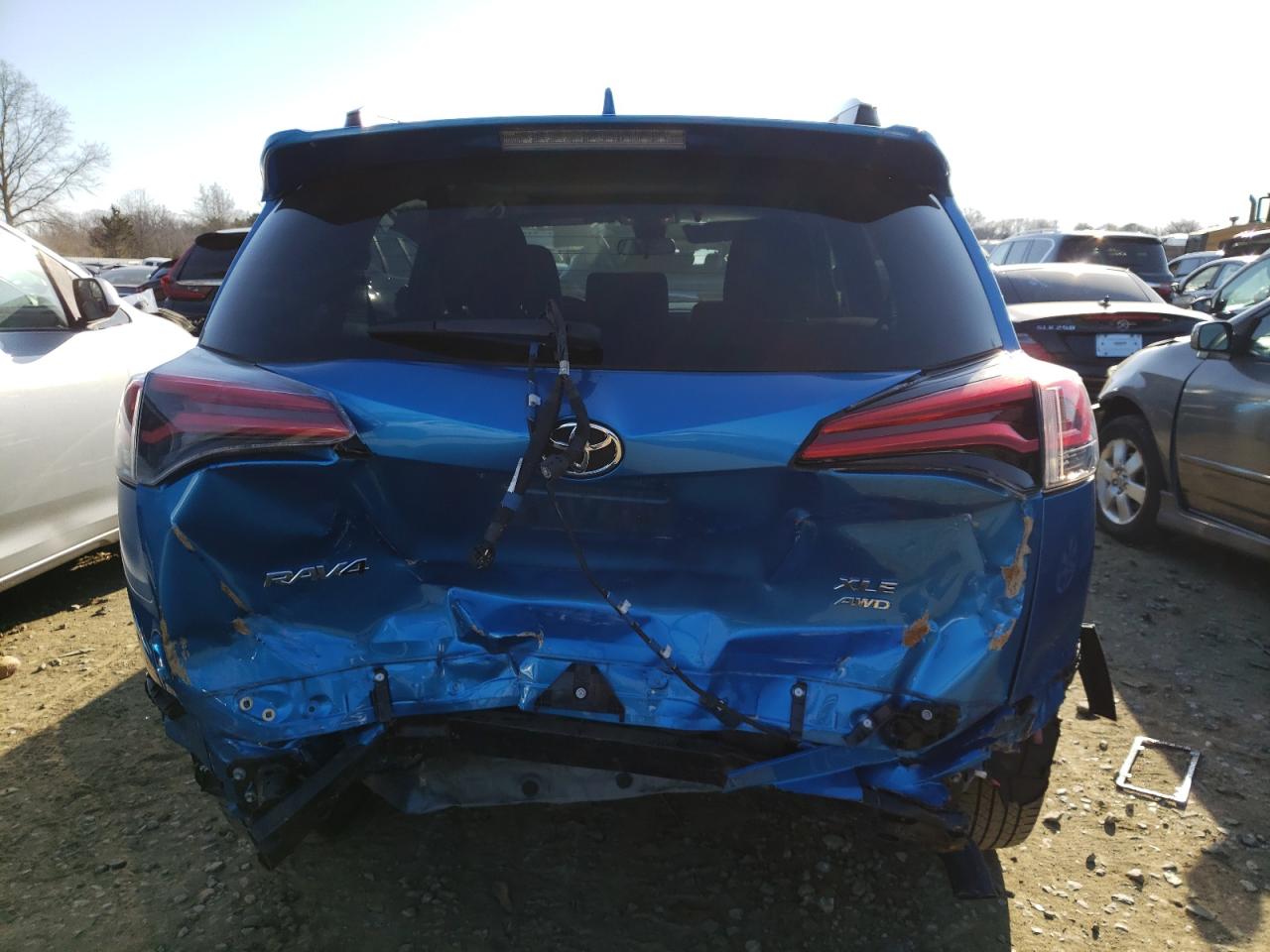 Photo 9 from auction – 2017 TOYOTA RAV4 XLE with VIN JTMRFREV5HJ707339