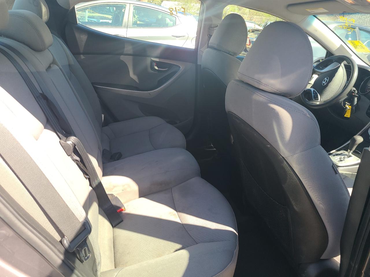 Photo 6 from auction – 2012 HYUNDAI ELANTRA GL with VIN 5NPDH4AE8CH076813