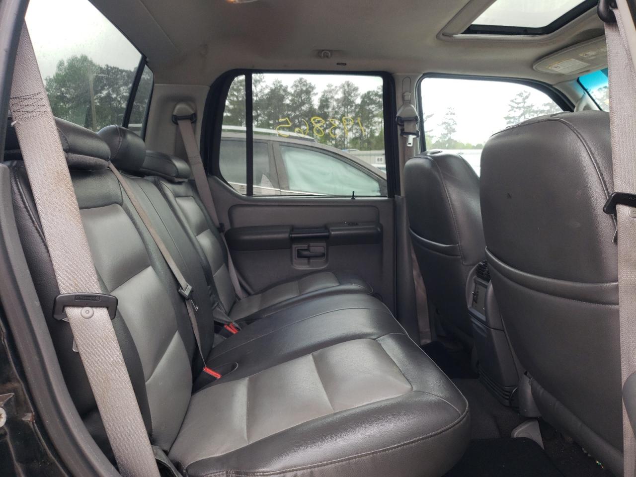 Photo 6 from auction – 2005 FORD EXPLORER S with VIN 1FMDU77K45UB81508