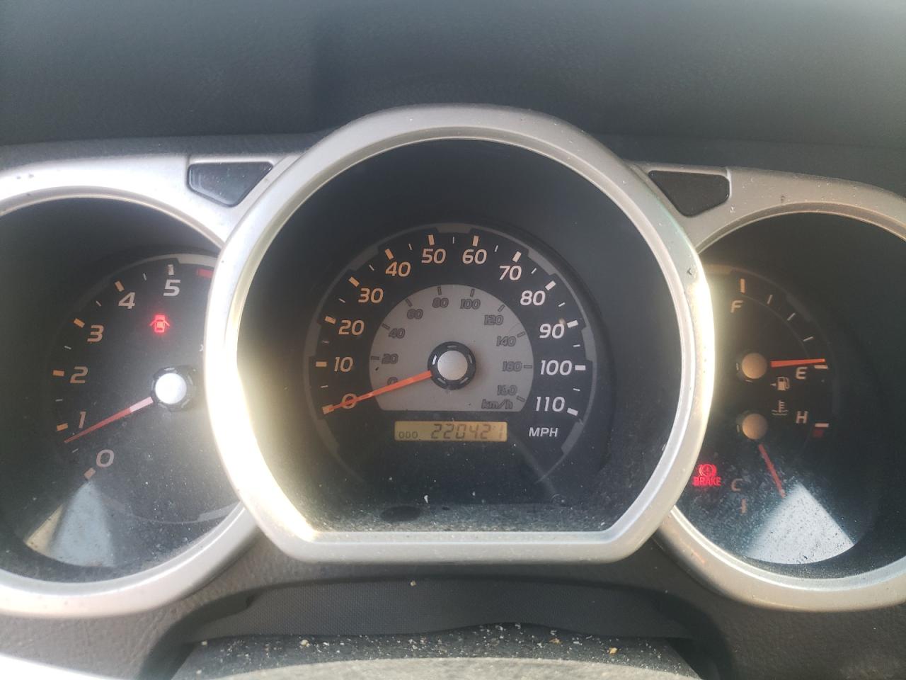 Photo 8 from auction – 2004 TOYOTA 4RUNNER SR with VIN JTEZU14R440029108