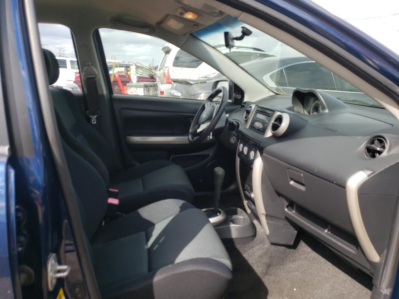 Photo 5 from auction – 2006 TOYOTA SCION XA with VIN JTKKT604365017143