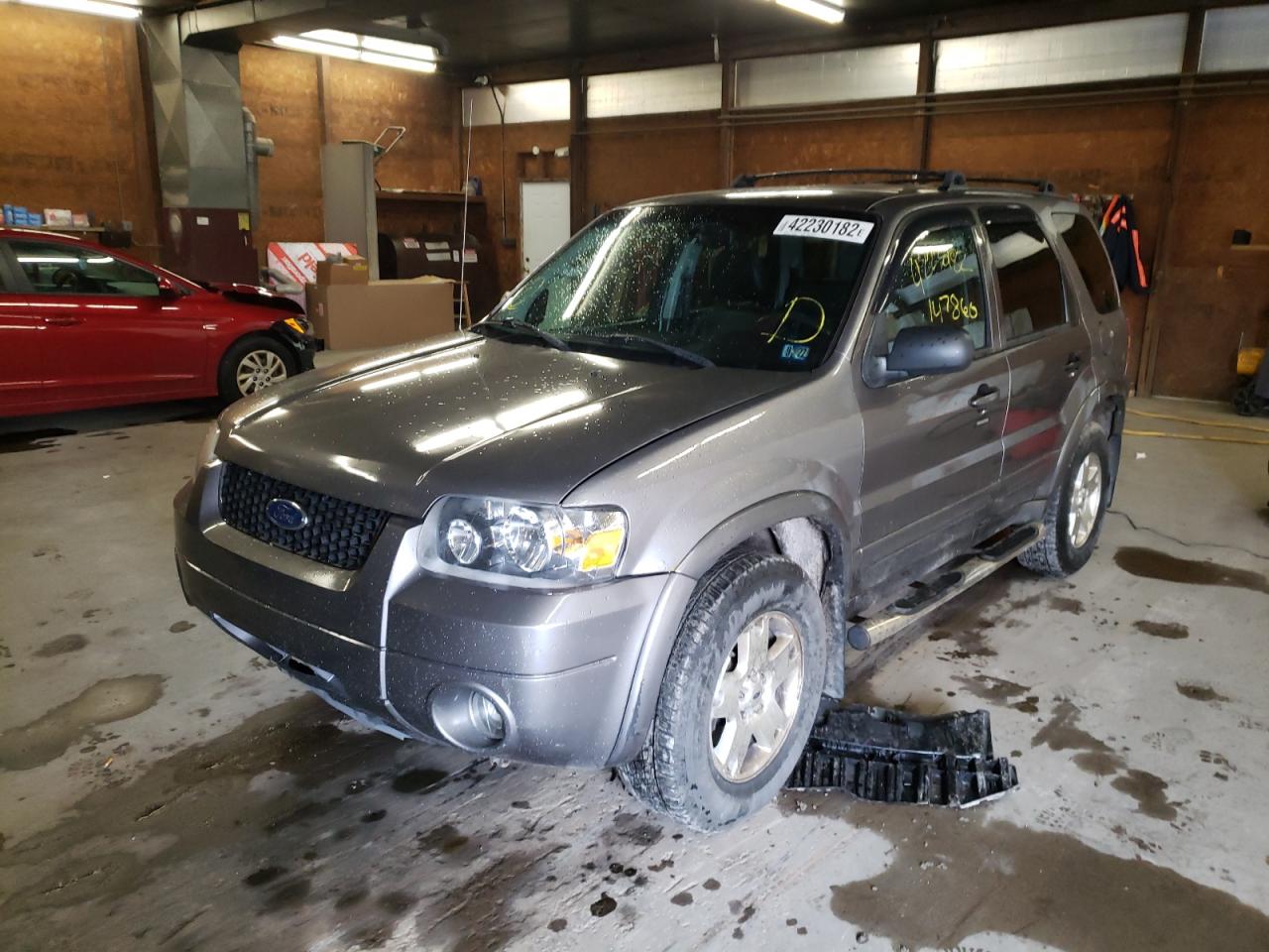 Photo 2 from auction – 2006 FORD ESCAPE LIM with VIN 1FMCU94106KD09369