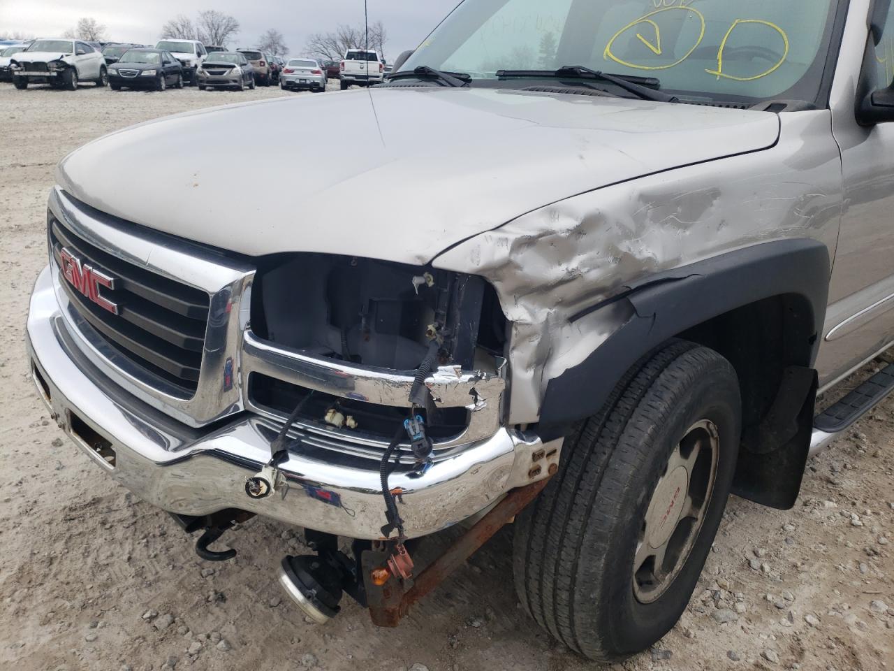 Photo 9 from auction – 2004 GMC NEW SIERRA with VIN 2GTEK19T341147152