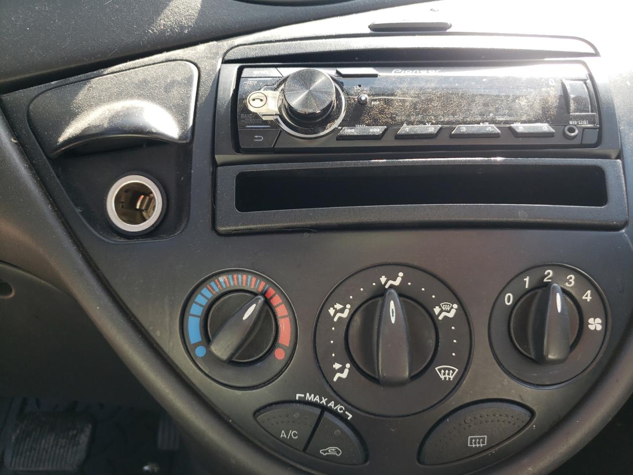 صورة رقم 9 من المزاد - 2002 FORD FOCUS LX مع VIN 1FAFP33P02W206280