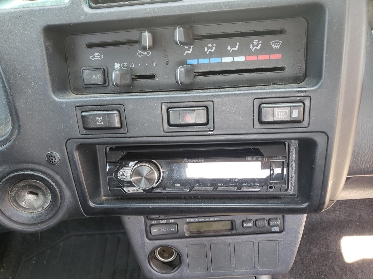Photo 9 from auction – 1997 TOYOTA RAV4 with VIN JT3HP10V7V0138355