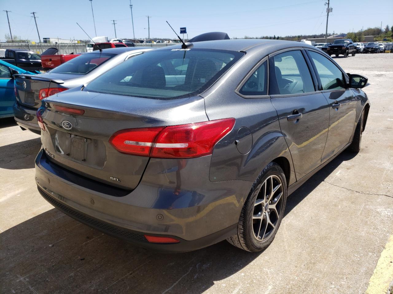 Photo 4 from auction – 2017 FORD FOCUS SEL with VIN 1FADP3H22HL228487