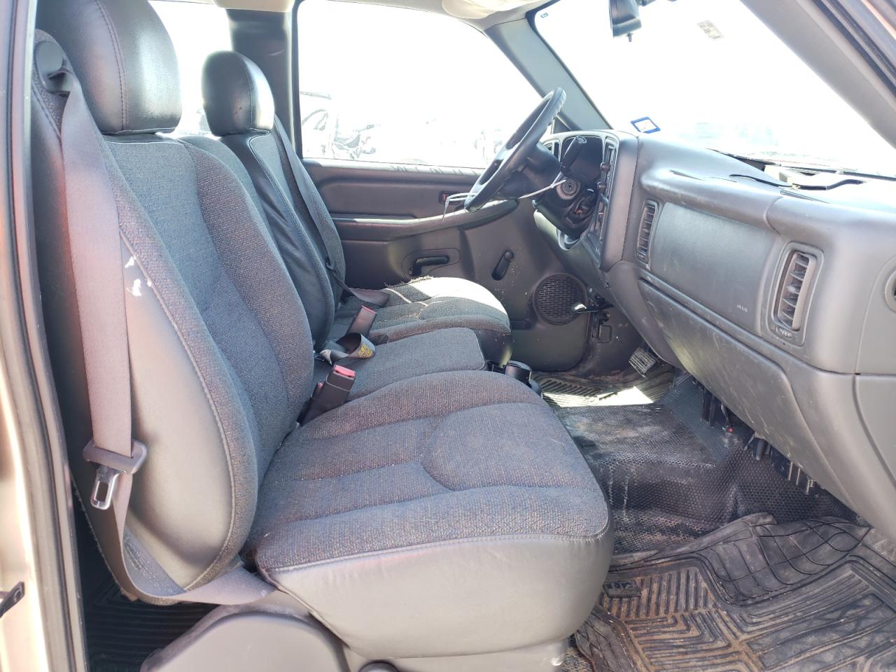 Photo 5 from auction – 2004 CHEVROLET SILVERADO with VIN 2GCEC19V041214336