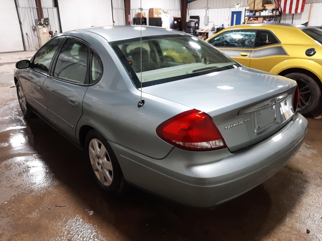 Photo 3 from auction – 2005 FORD TAURUS SE with VIN 1FAFP53U85A104373