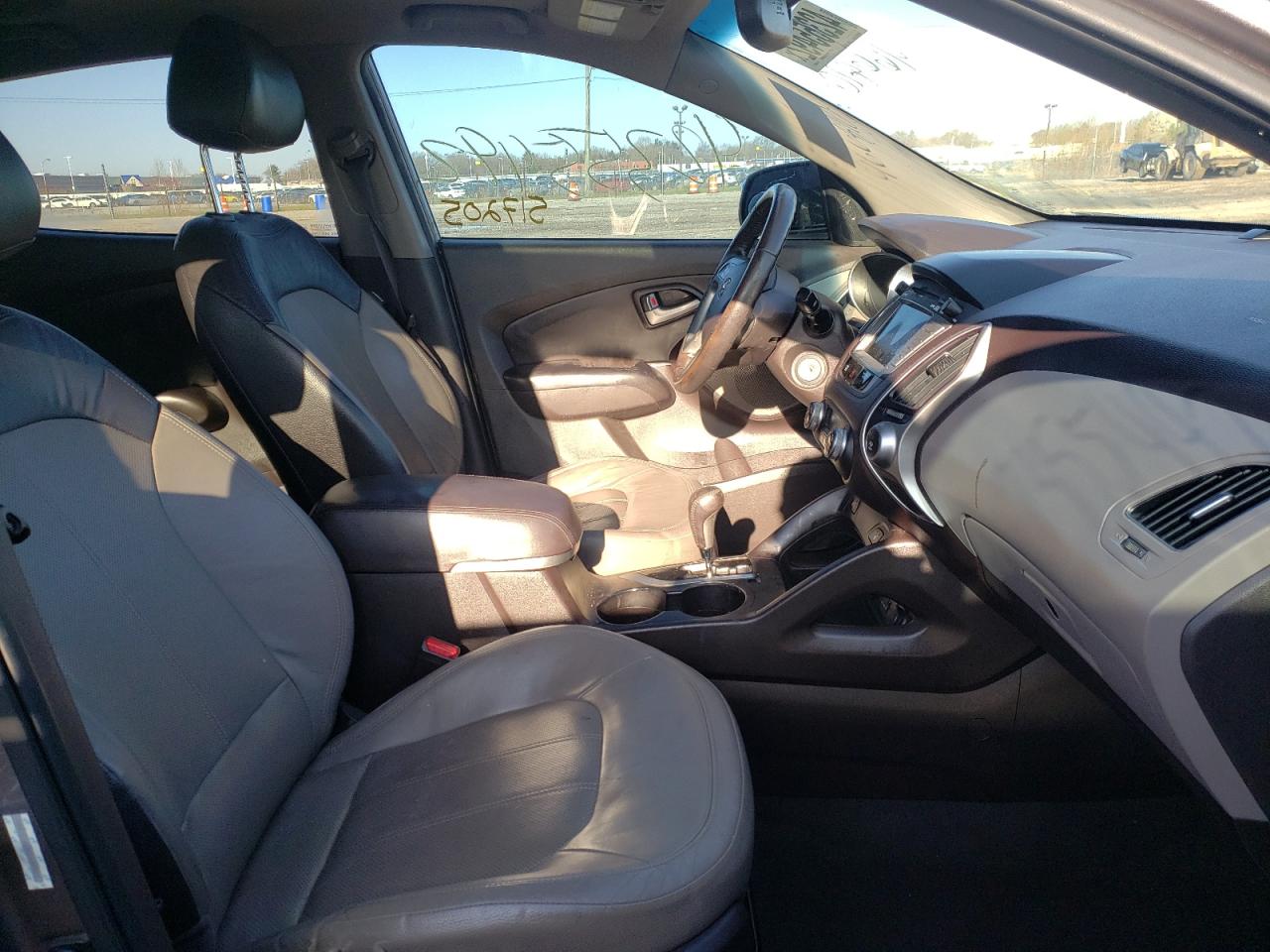 Photo 5 from auction – 2012 HYUNDAI TUCSON GLS with VIN KM8JUCAC4CU466820