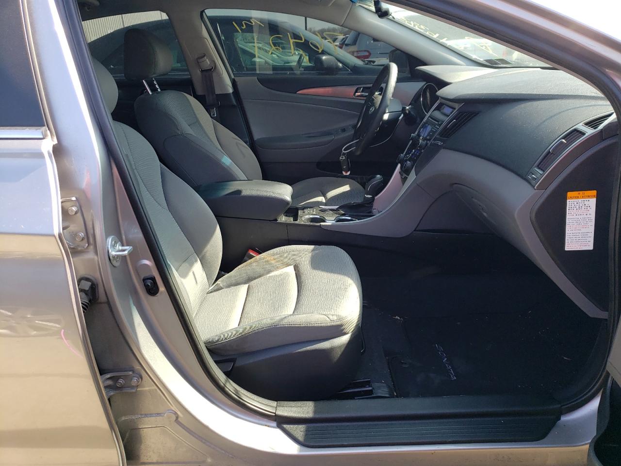 Photo 5 from auction – 2013 HYUNDAI SONATA HYB with VIN KMHEC4A49DA085566
