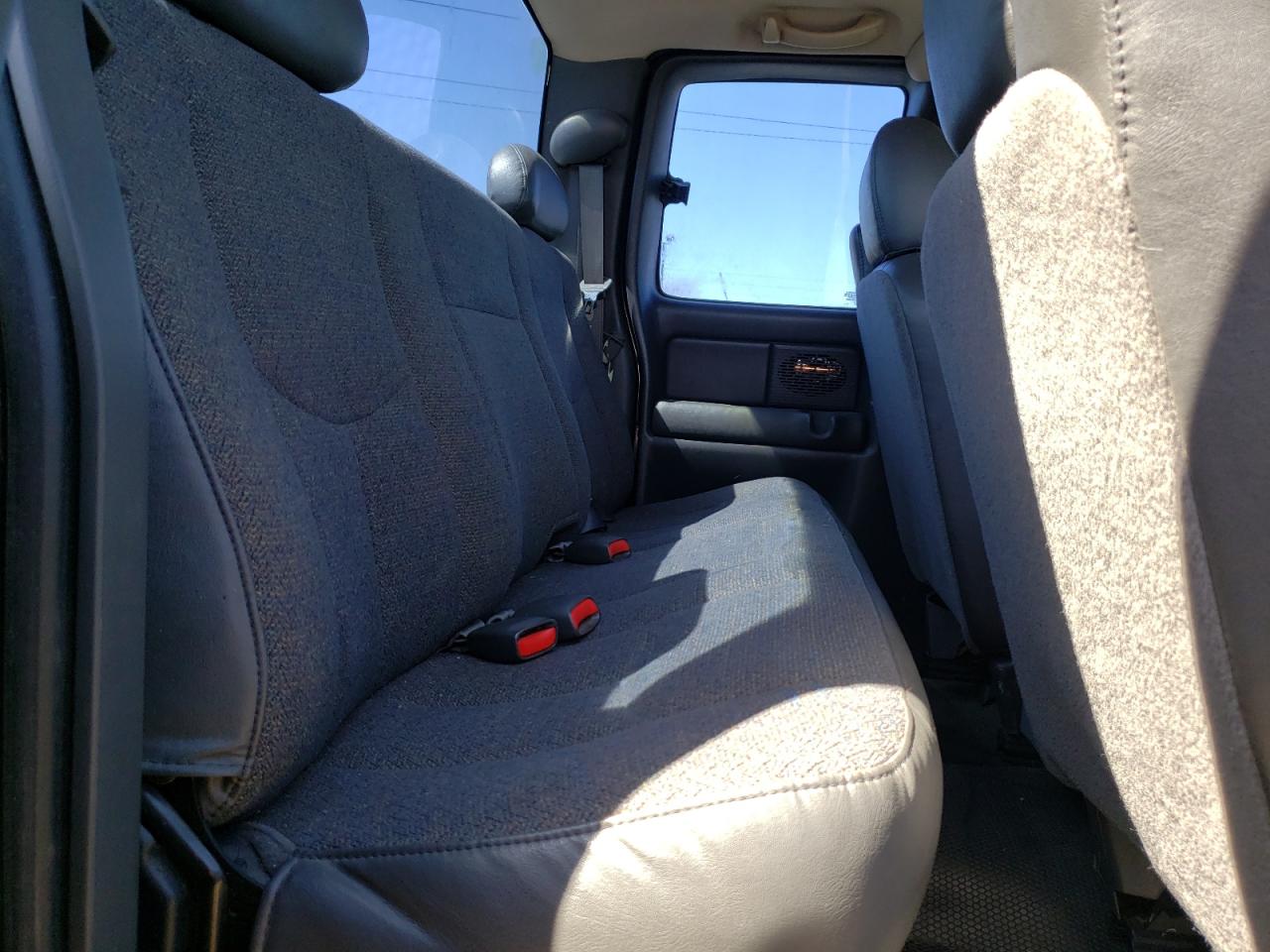 Photo 6 from auction – 2004 CHEVROLET SILVERADO with VIN 2GCEK19V141231410