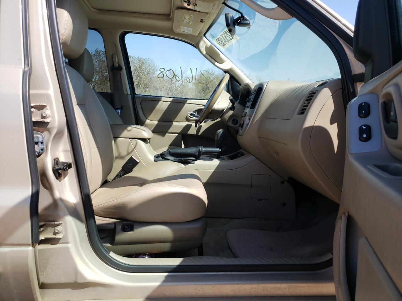 Photo 5 from auction – 2007 FORD ESCAPE LIM with VIN 1FMYU041X7KA69900