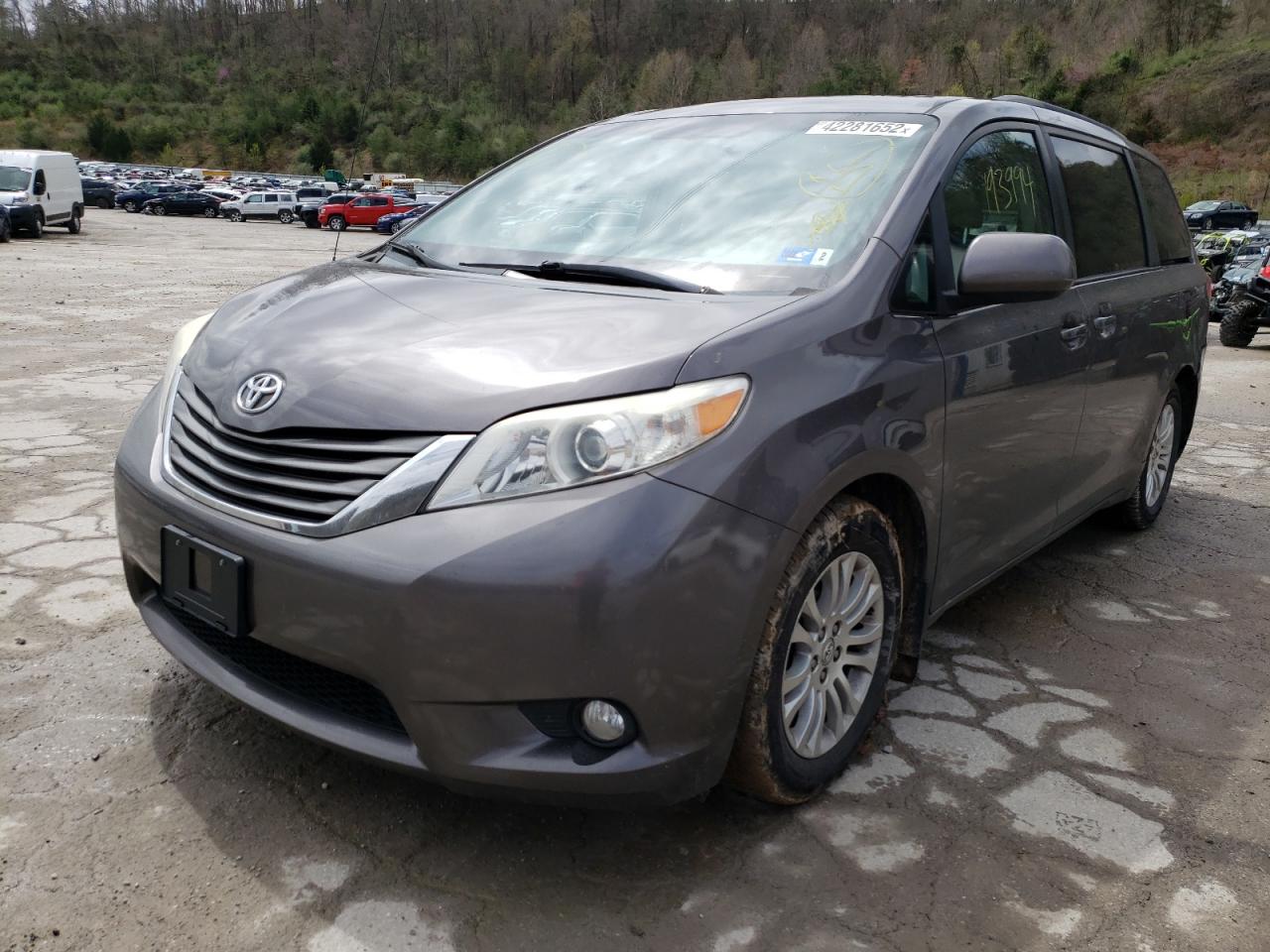 Photo 2 from auction – 2012 TOYOTA SIENNA with VIN 5TDYK3DC3CS266326