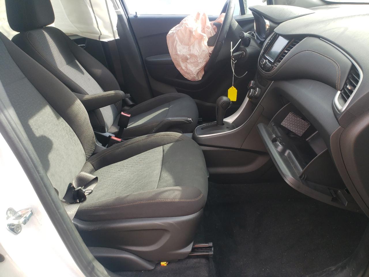 Photo 5 from auction – 2017 CHEVROLET TRAX LS with VIN KL7CJKSB0HB226394