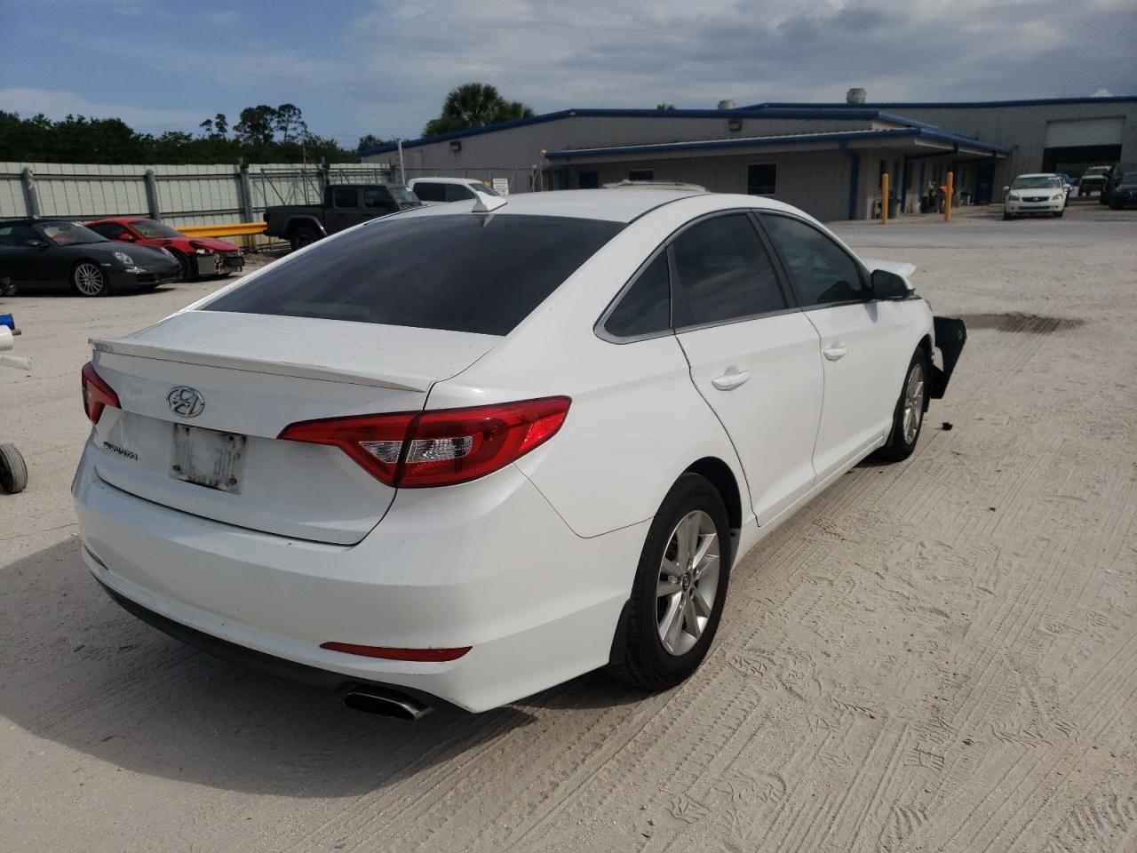 Photo 4 from auction – 2015 HYUNDAI SONATA SE with VIN 5NPE24AF6FH075145