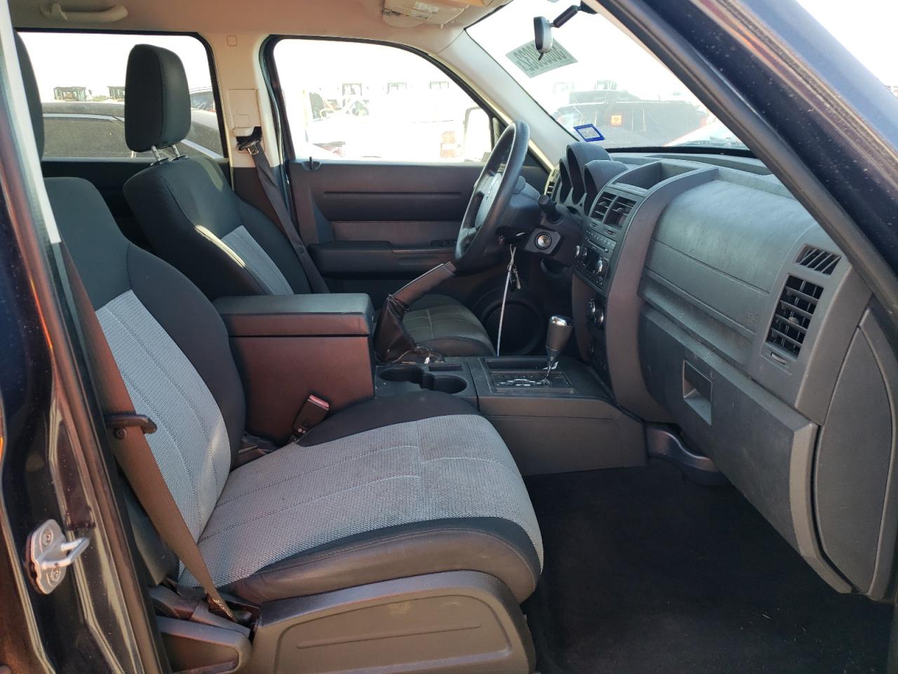 صورة رقم 5 من المزاد - 2008 DODGE NITRO SXT مع VIN 1D8GT28KX8W259371