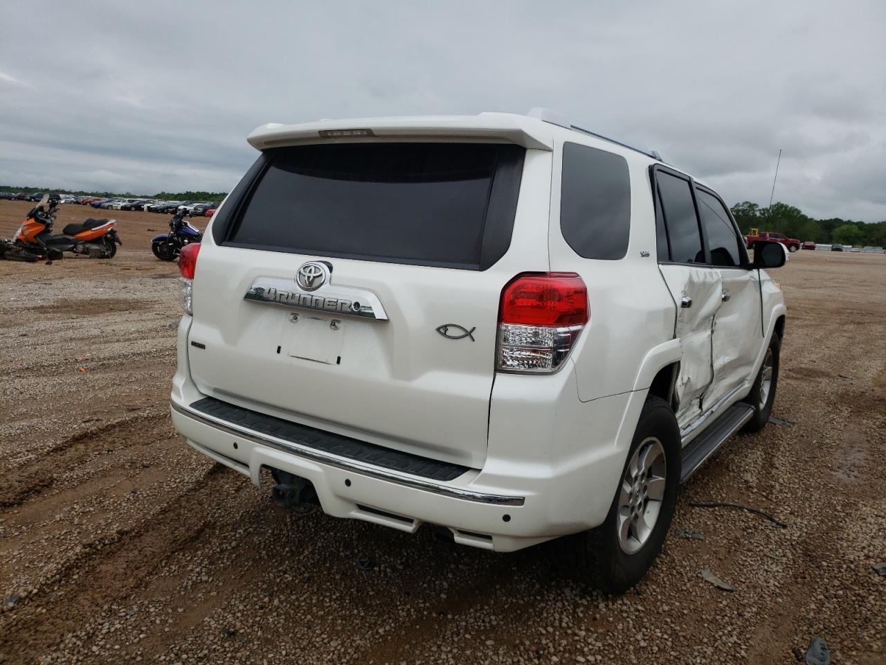 Photo 4 from auction – 2010 TOYOTA 4RUNNER SR with VIN JTEZU5JR1A5001342