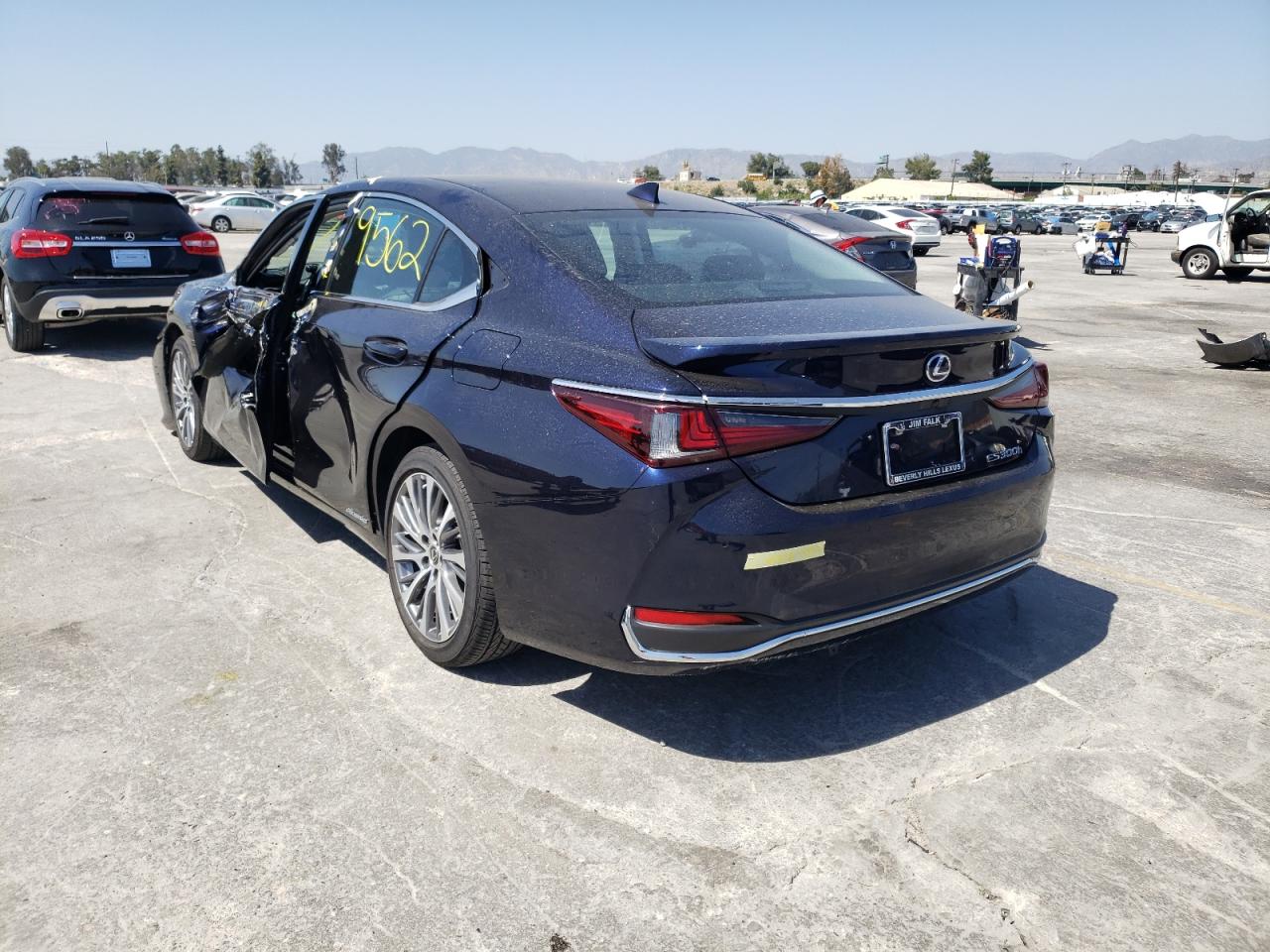 Photo 3 from auction – 2020 LEXUS ES 300H with VIN 58AD21B1XLU012133