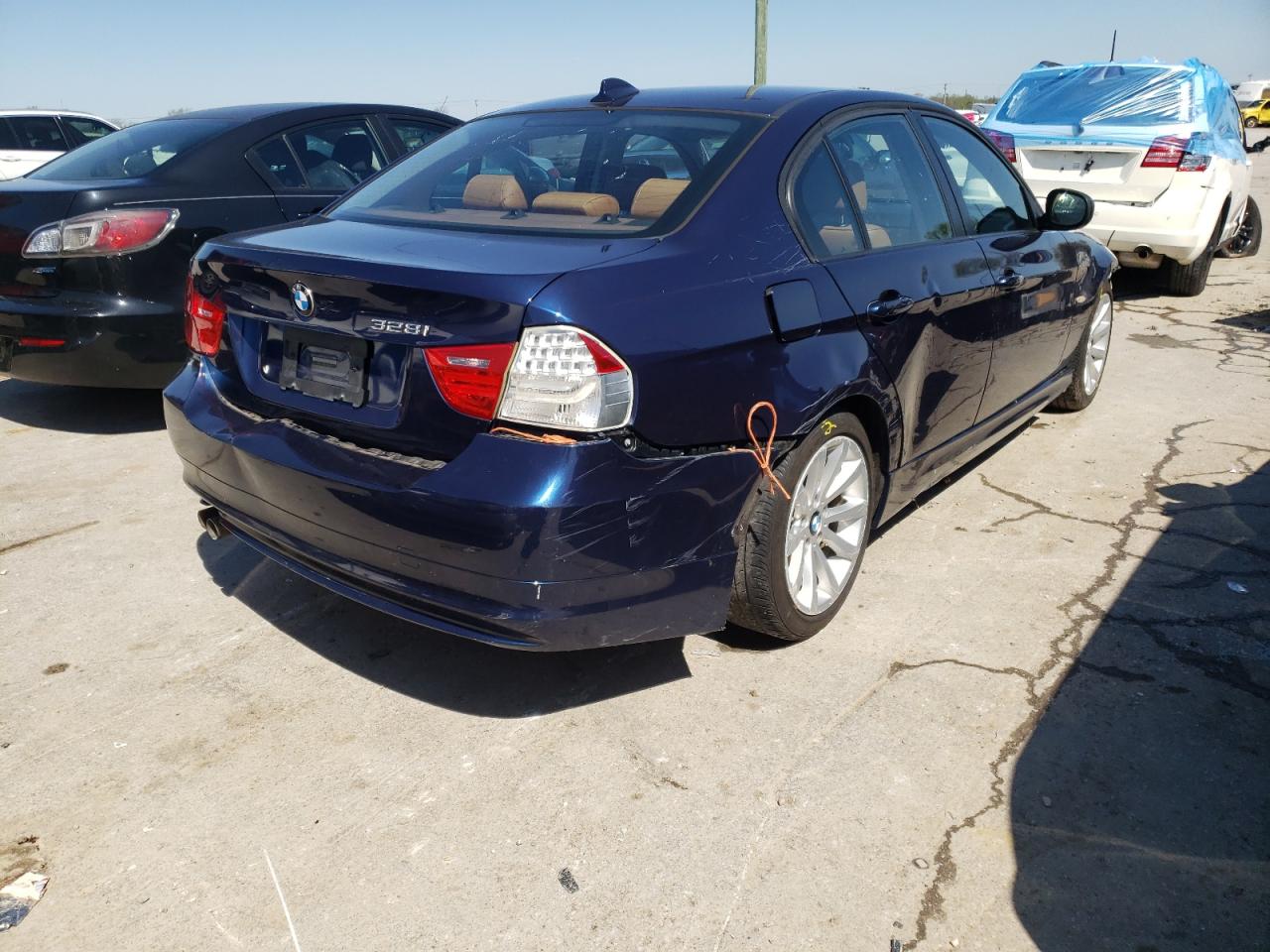 Photo 4 from auction – 2011 BMW 328 I with VIN WBAPH7G50BNN05976