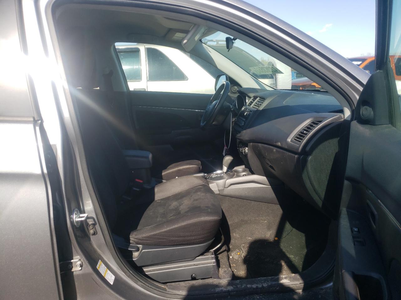 Photo 5 from auction – 2015 MITSUBISHI OUTLANDER with VIN 4A4AP3AW4FE036072
