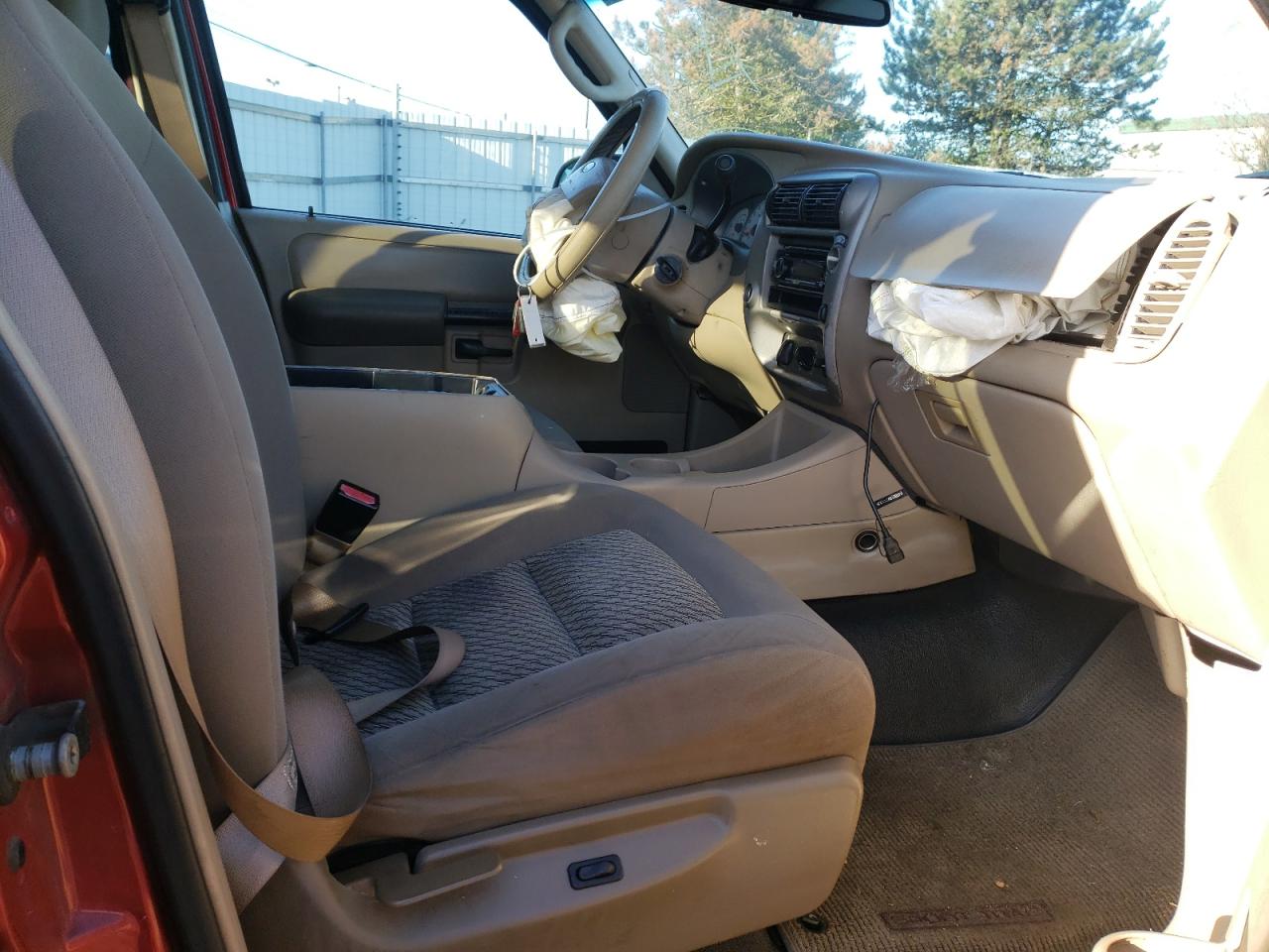 Photo 5 from auction – 2003 FORD EXPLORER S with VIN 1FMZU67E43UB81256