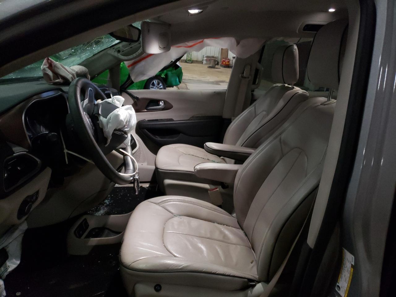 Photo 5 from auction – 2017 CHRYSLER PACIFICA T with VIN 2C4RC1DG3HR553383
