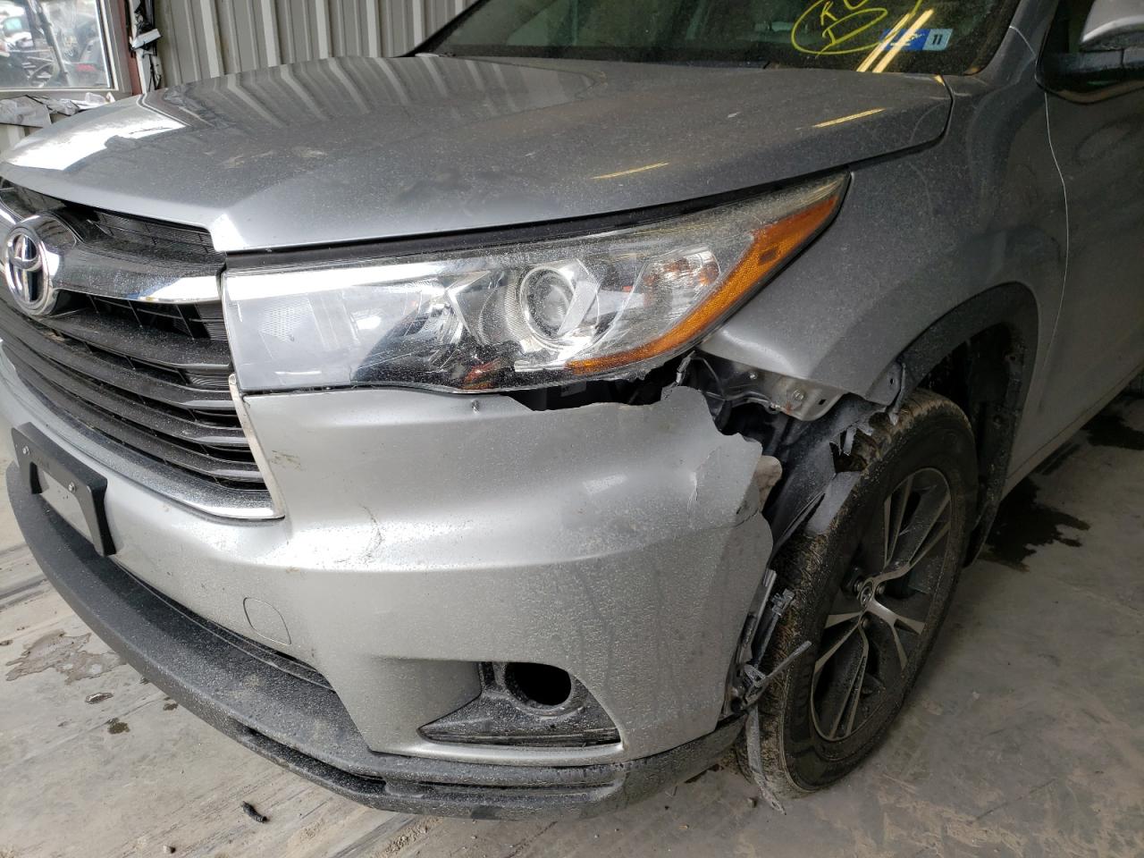 Photo 9 from auction – 2016 TOYOTA HIGHLANDER with VIN 5TDJKRFH7GS230917