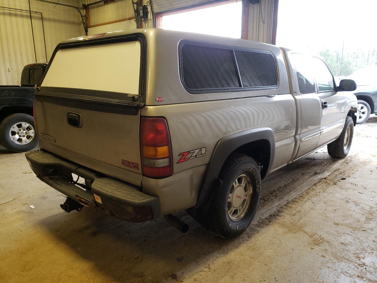 Photo 4 from auction – 2003 GMC NEW SIERRA with VIN 2GTEK19V431356187