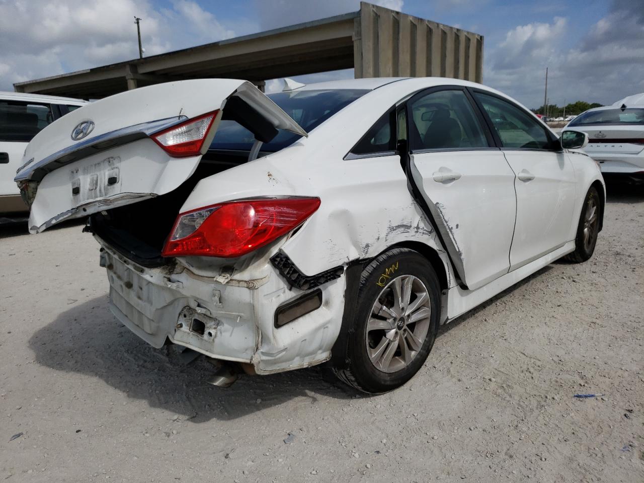Photo 4 from auction – 2014 HYUNDAI SONATA GLS with VIN 5NPEB4AC4EH864091