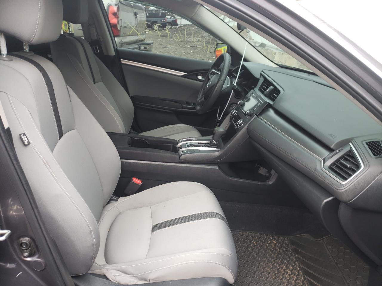 Photo 5 from auction – 2016 HONDA CIVIC LX with VIN 19XFC2F53GE233081