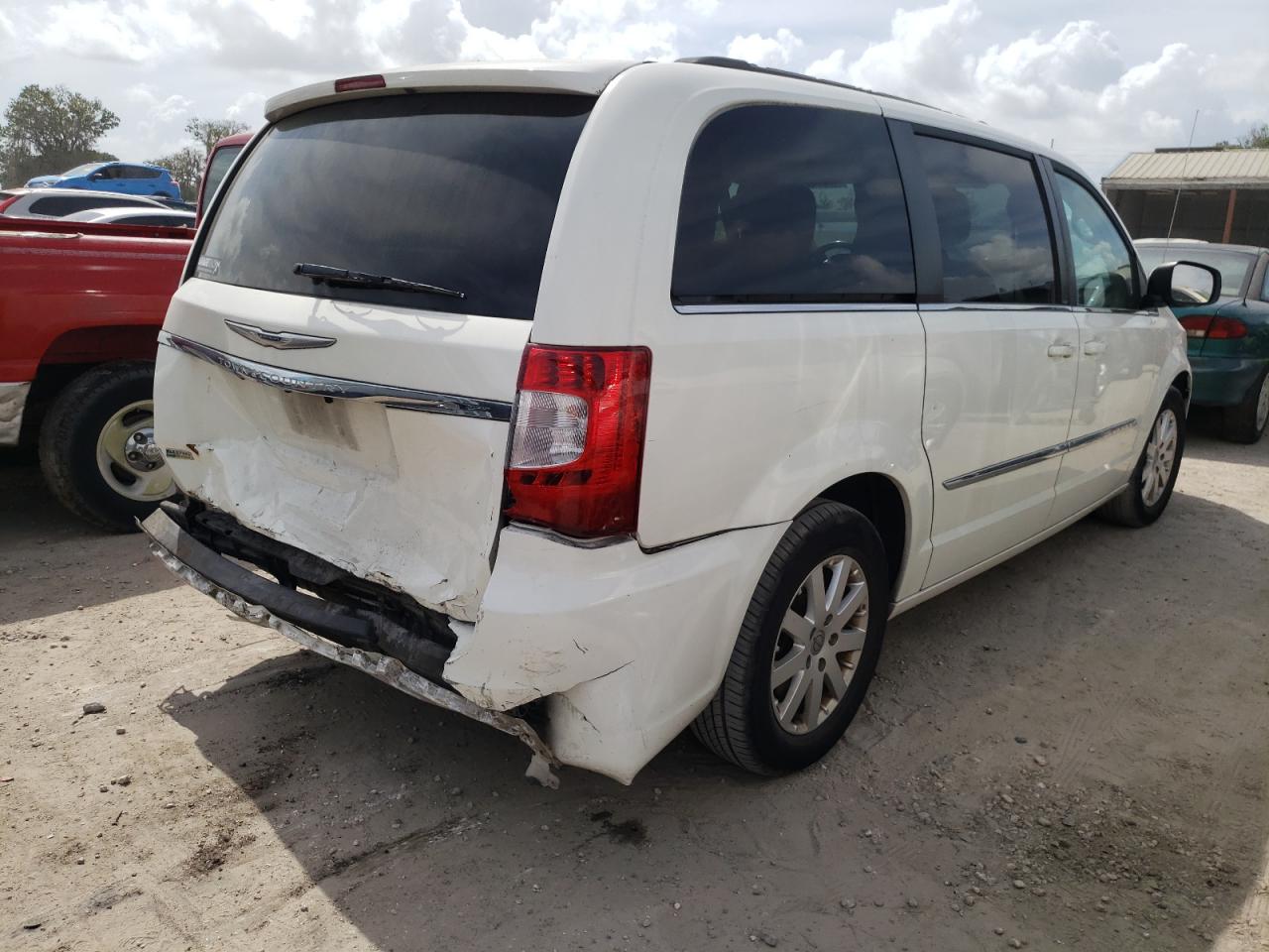 Photo 4 from auction – 2013 CHRYSLER TOWN & COU with VIN 2C4RC1BG3DR706387